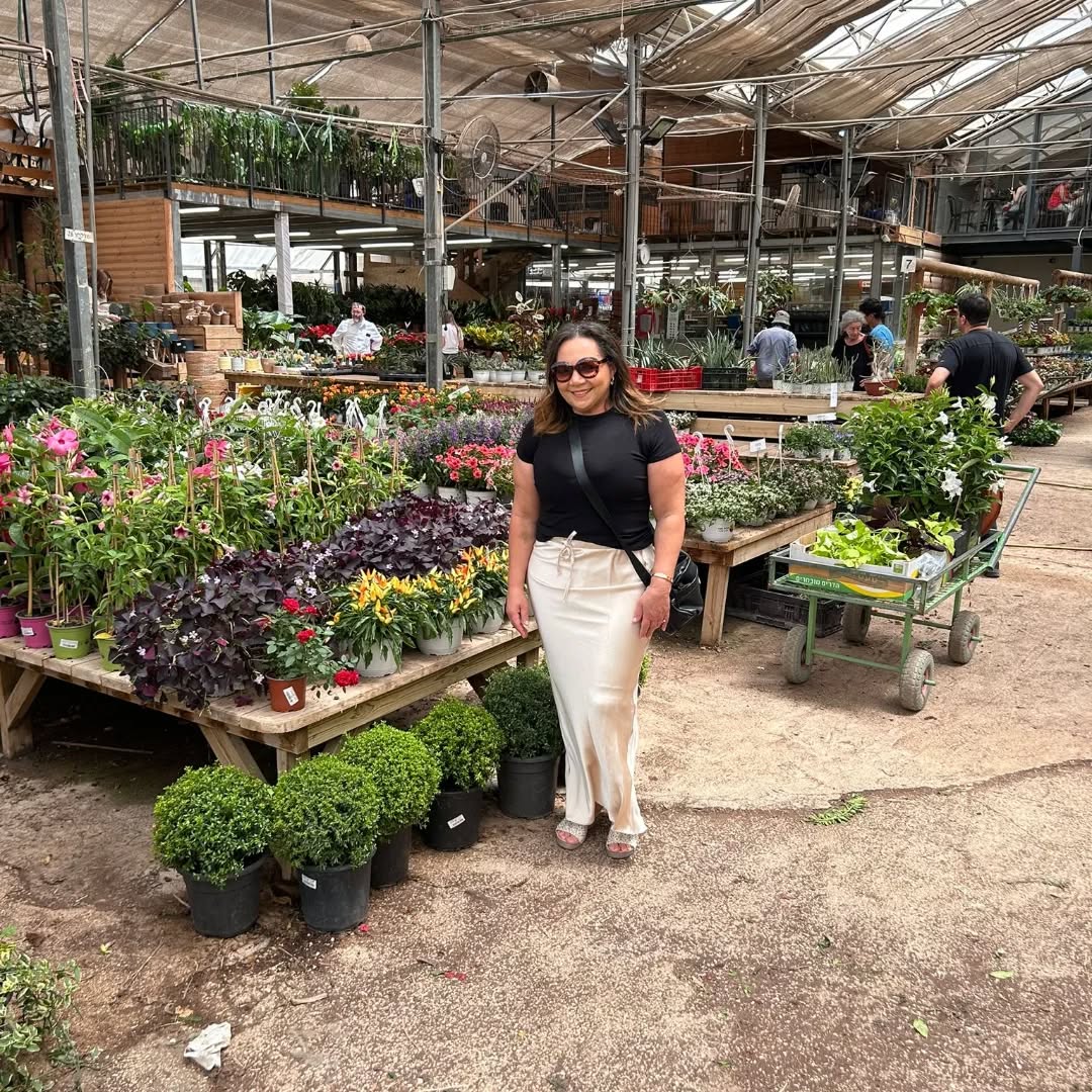 Eliane Sena visita o Jardim Botânico de Jerusalém localizado no bairro Nayot.