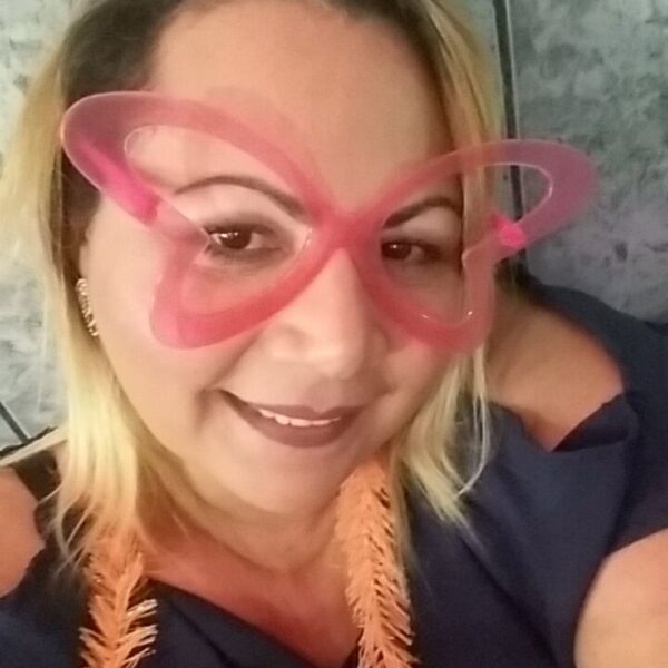 Modelo plus size Eliane Sena fala sobre amor a distância