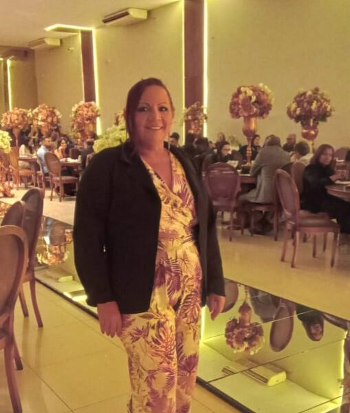 Eliane Sena participou do Desfile Glamour de Luxo Roberto Wilson