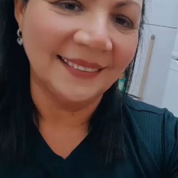 Eliane Sena ensina a fazer bolo de limão com gelatina