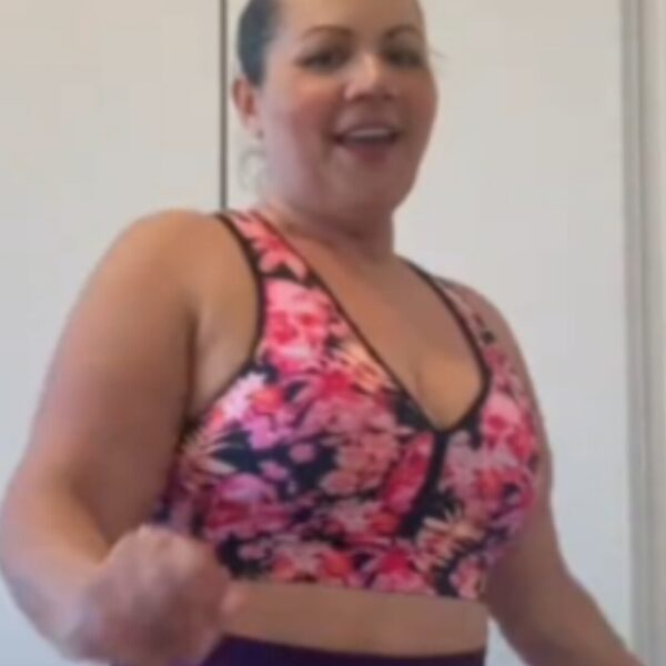 Eliane Sena dançando “Rebola” do É O Tchan