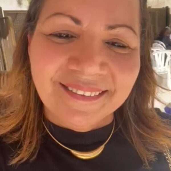 Eliane Sena visita o Muro das Lamentações em Jerusalém